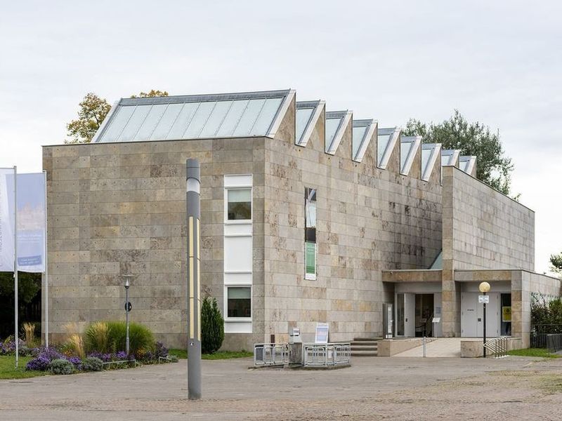 Nord-Westansicht des Museums im Kleihues-Bau. Foto: Frank Kleinbach.